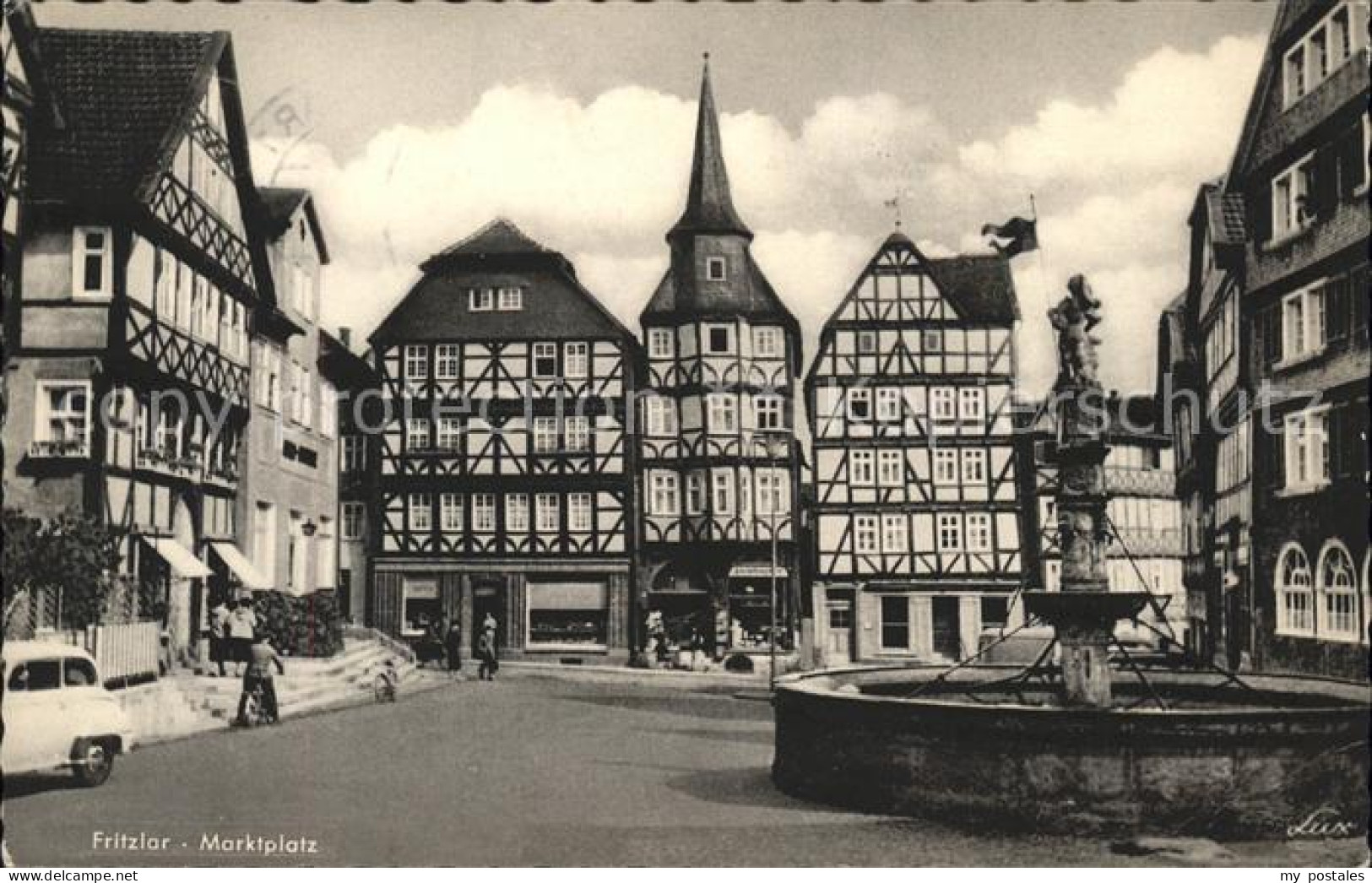 41601034 Fritzlar Marktplatz Brunnen Fachwerkhaus Fritzlar - Fritzlar