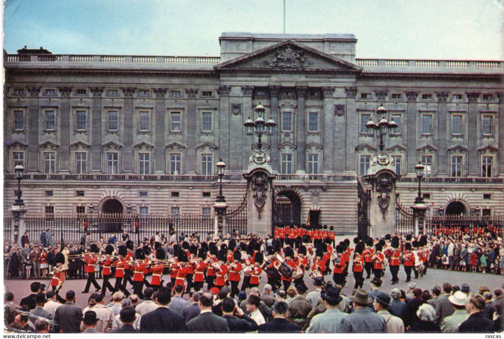 CPM - P - ANGLETERRE - LONDRES - LONDON - GRENADIER GUARDS BAND LEADING THE SCOTS GUARDS FROM BUCKINGHAM PALACE - Buckingham Palace