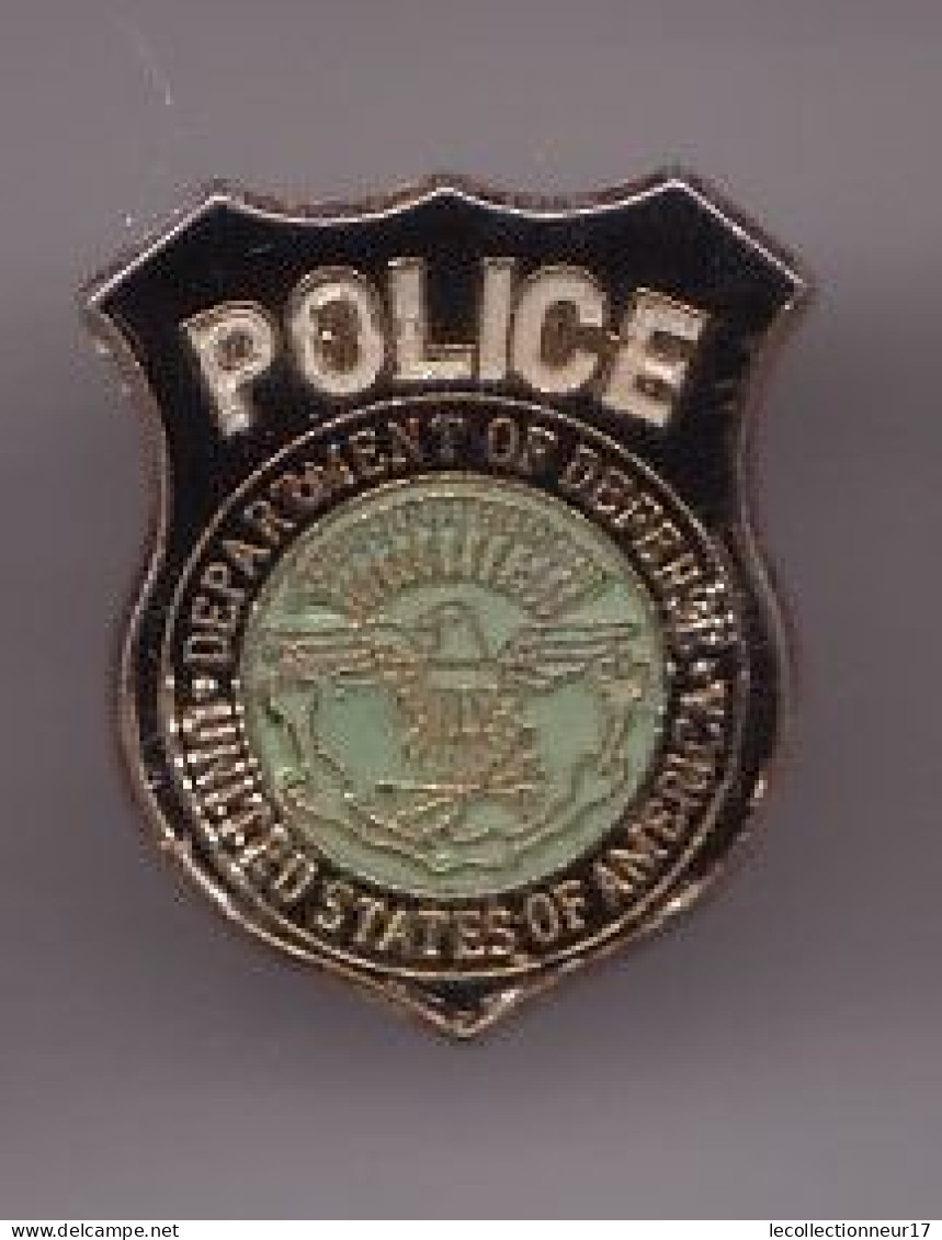 Pin's Departement Of Defense United States Of America Réf 922 - Police