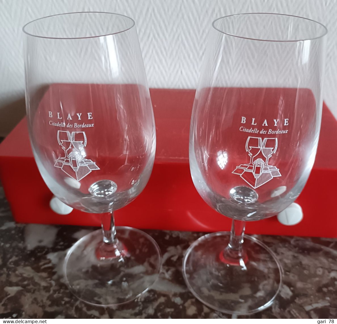 2 Verres à Pied De Degustation, Gravés  BLAYE Citadelle De Bordeaux - Glasses