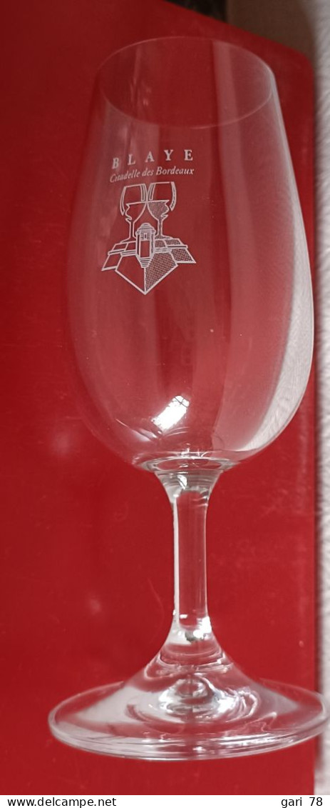 2 Verres à Pied De Degustation, Gravés  BLAYE Citadelle De Bordeaux - Glasses