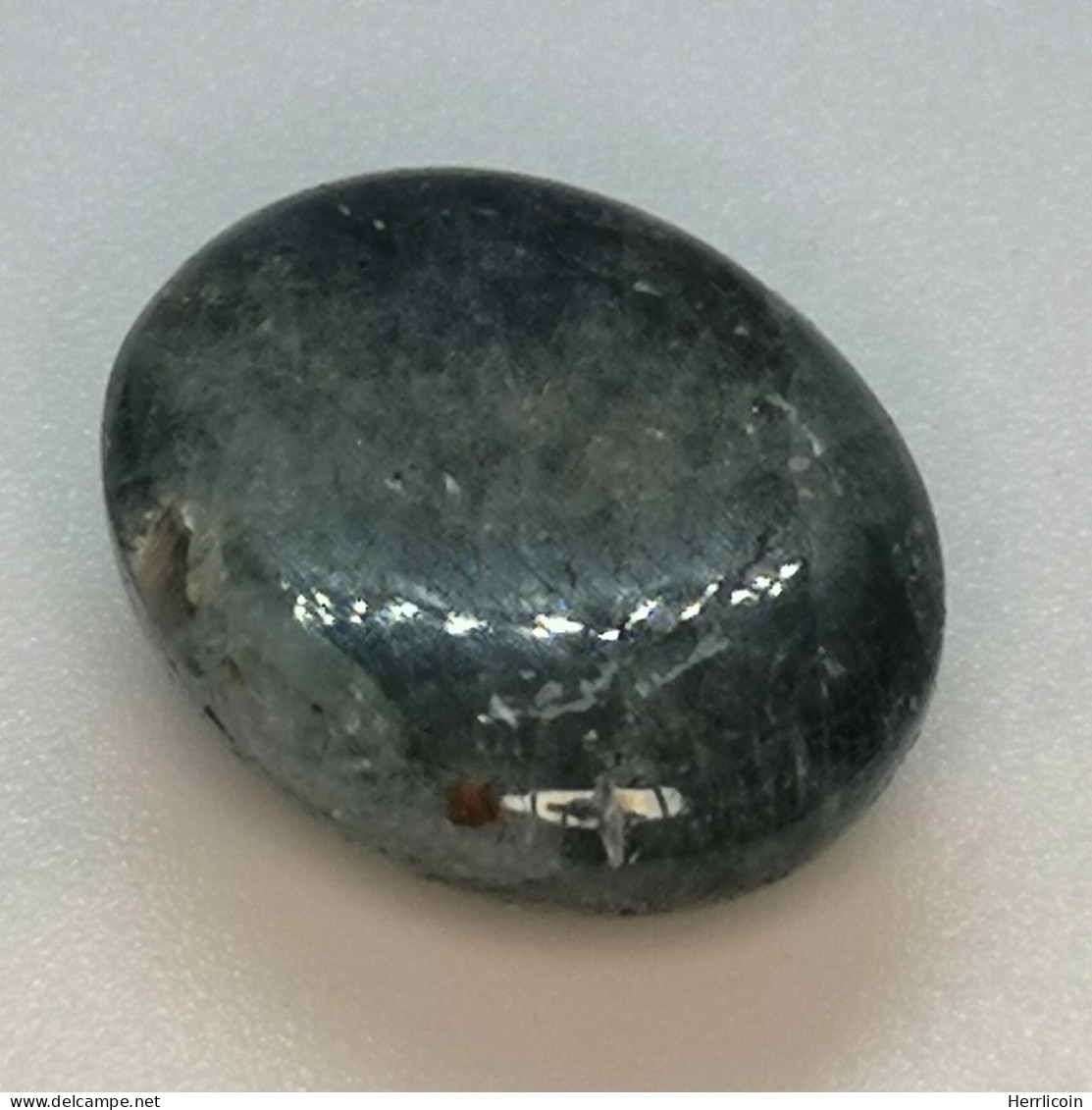 Saphir Naturel De Madagascar - Cabochon 18.03 Carats - 17,3 X 14 X 6,5 Mm - Saffier