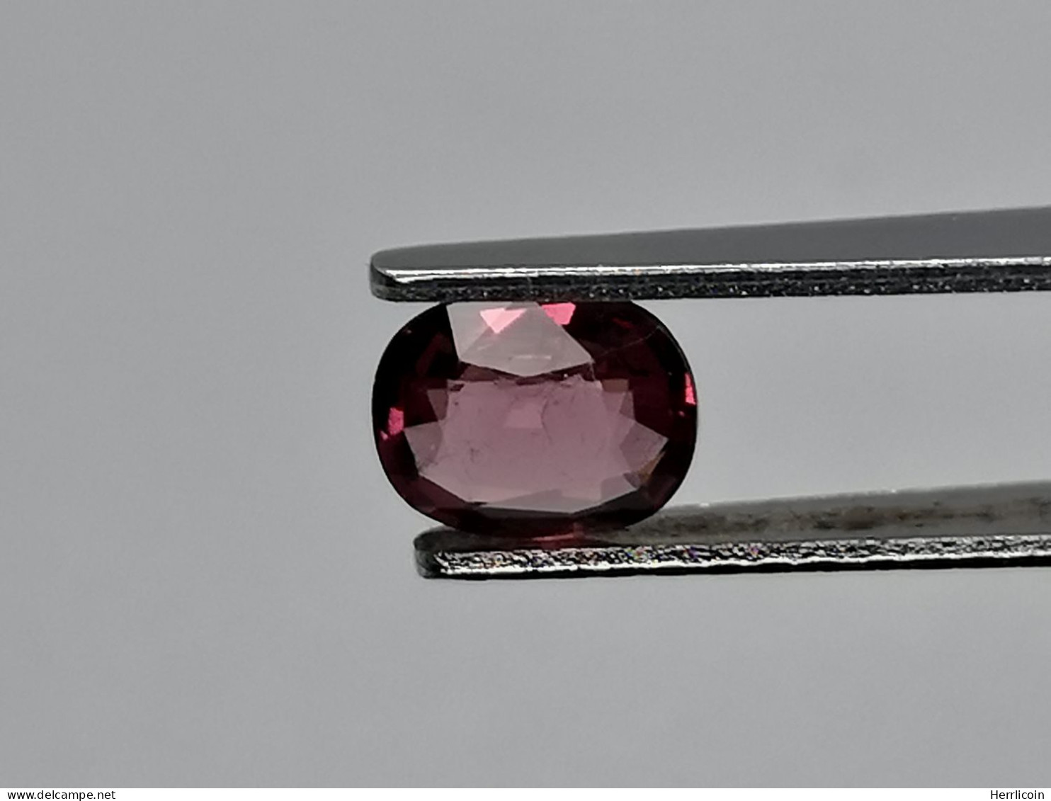 Grenat Rhodolite Naturel De Madagascar - Coussin 0.73 Carat - 6.2 X 5.3 X 2.3 Mm - Autres & Non Classés