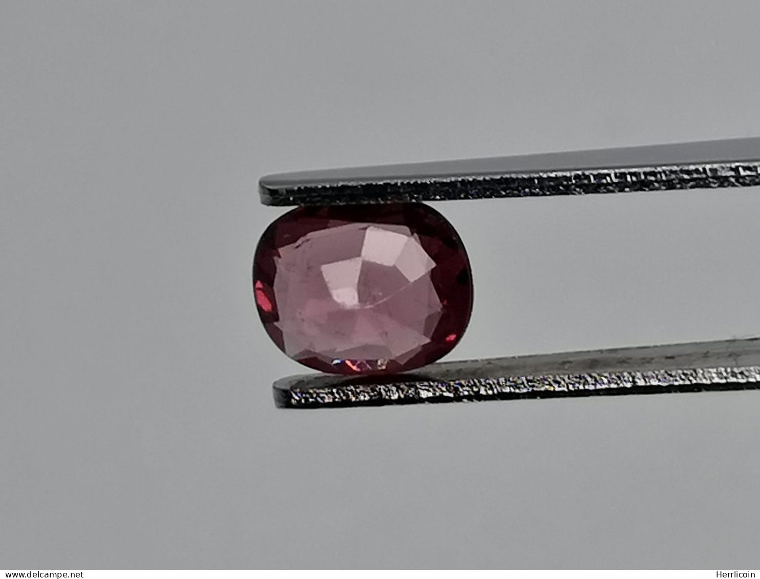 Grenat Rhodolite Naturel De Madagascar - Coussin 0.73 Carat - 6.2 X 5.3 X 2.3 Mm - Autres & Non Classés