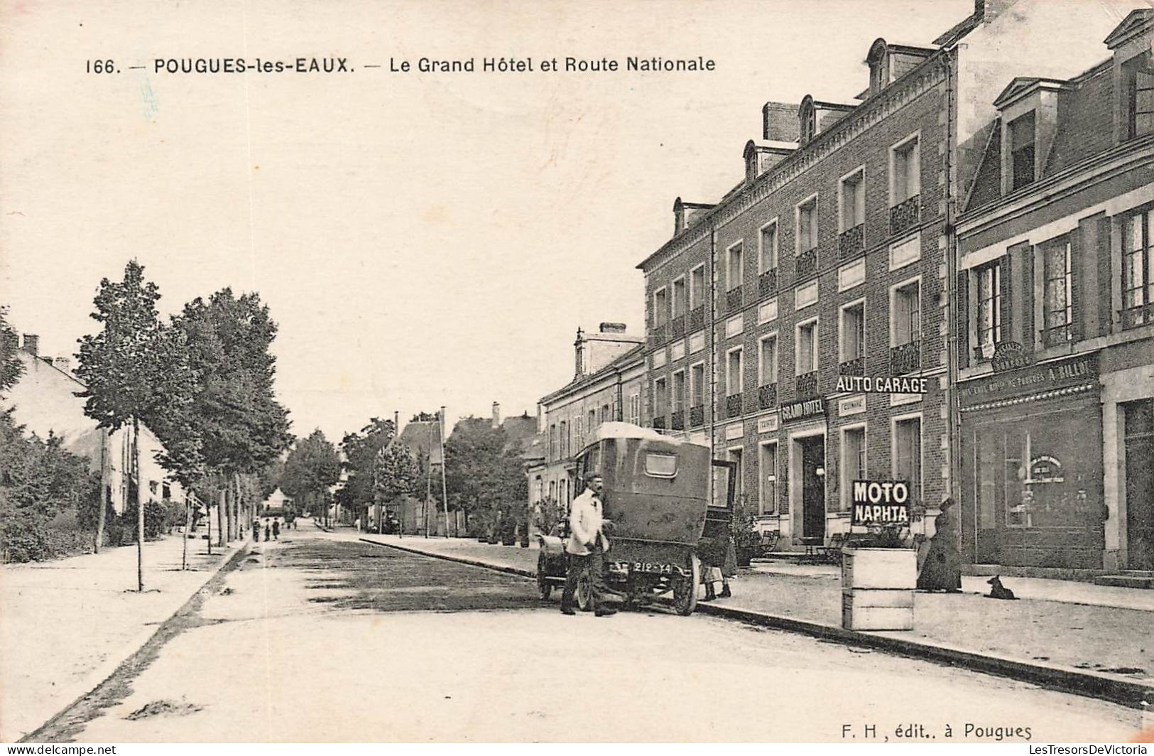 FRANCE - Pougues Les Eaux - Le Grand Hôtel Et Route Nationale - Carte Postale Ancienne - Pougues Les Eaux