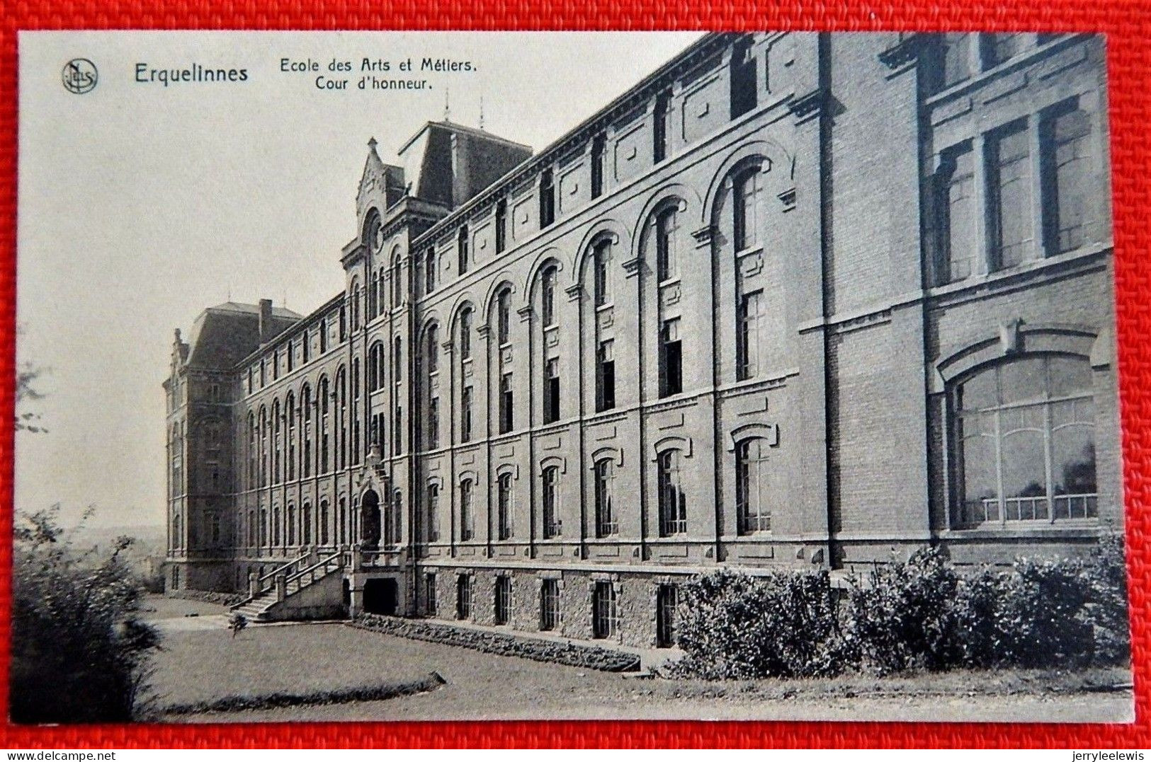 ERQUELINNES  -  Ecole Des Arts Et Métiers  -  Cour D'Honneur - Erquelinnes