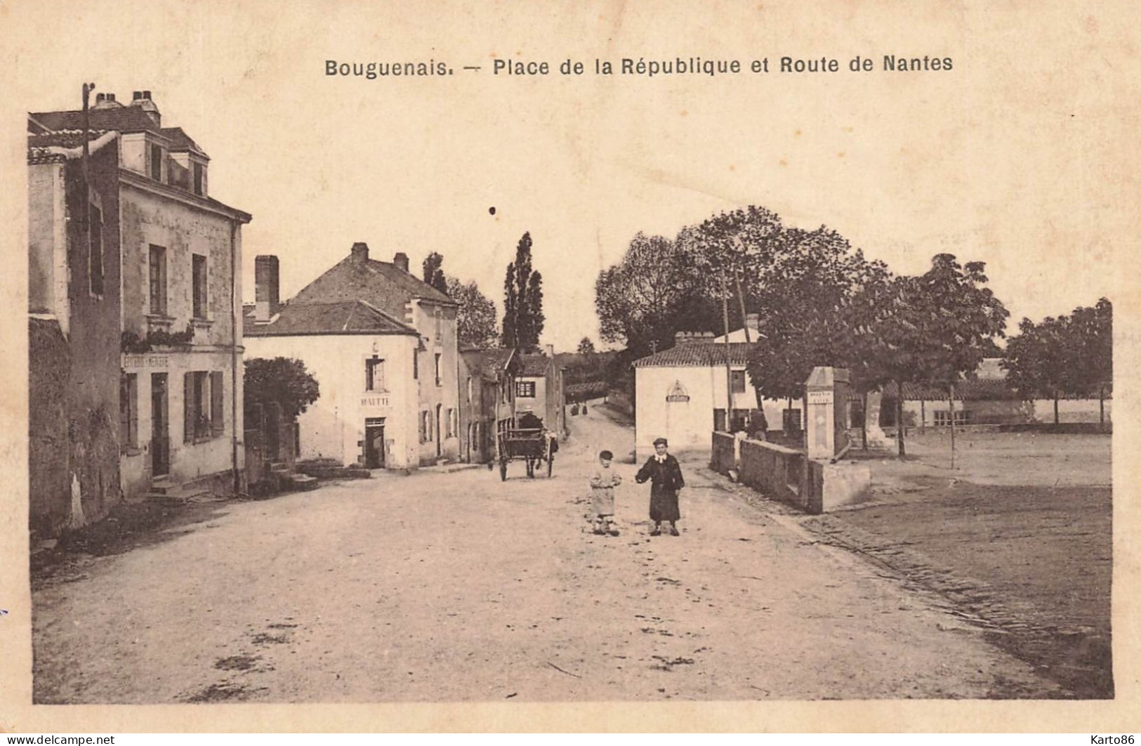 Bouguenais * Place De La République Et Route De Nantes * Enfants Villageois - Bouguenais