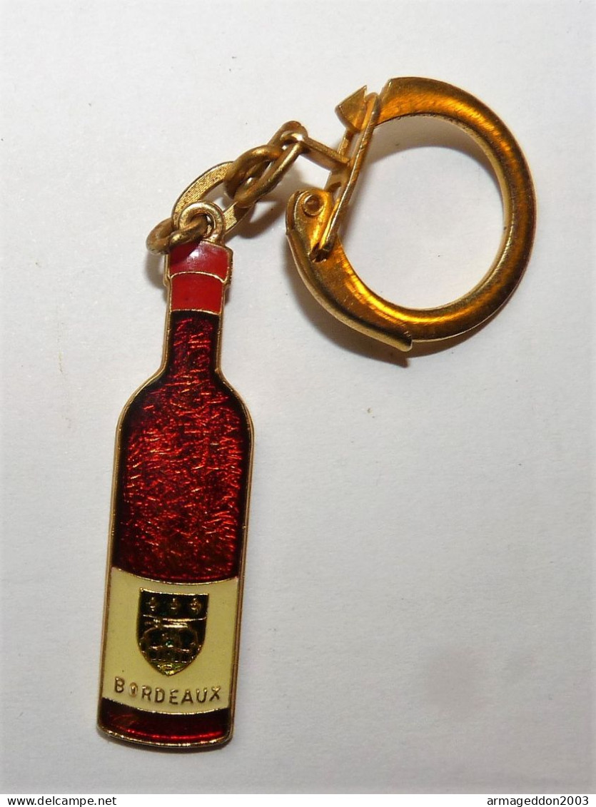 PORTE CLES METAL BOUTEILLE DE BORDEAUX ( PLATE ) - Alcohol