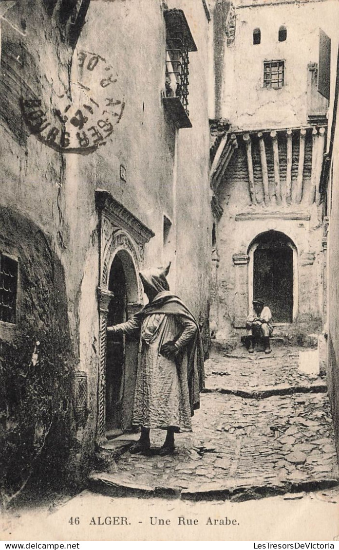 ALGERIE - Alger - Une Rue Arabe - Une Personne à Sa Porte - Carte Postale Ancienne - Algiers