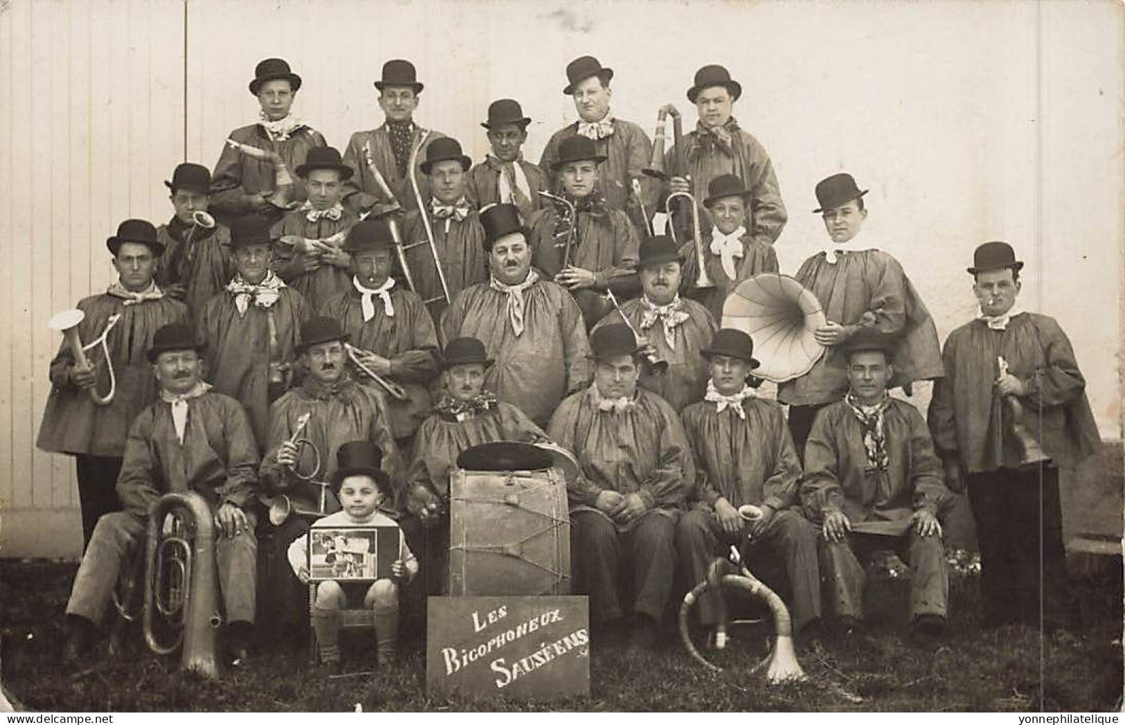 79 - DEUX-SÈVRES - SAUZE VAUSSAIS - Carte Photo "les Bigophonneux Sauséens" - 10195 - Sauze Vaussais