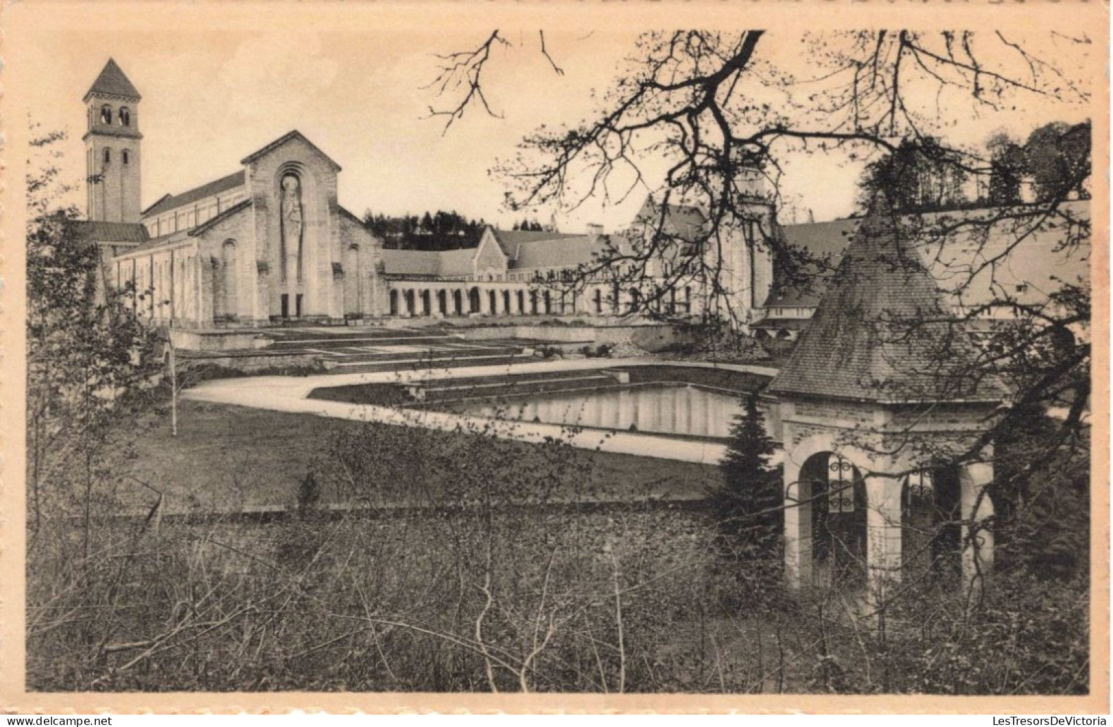 BELGIQUE - Florenville - Abbaye N.-D D'Orval - La Cour D'Honneur Et La Basilique - Carte Postale Ancienne - Florenville