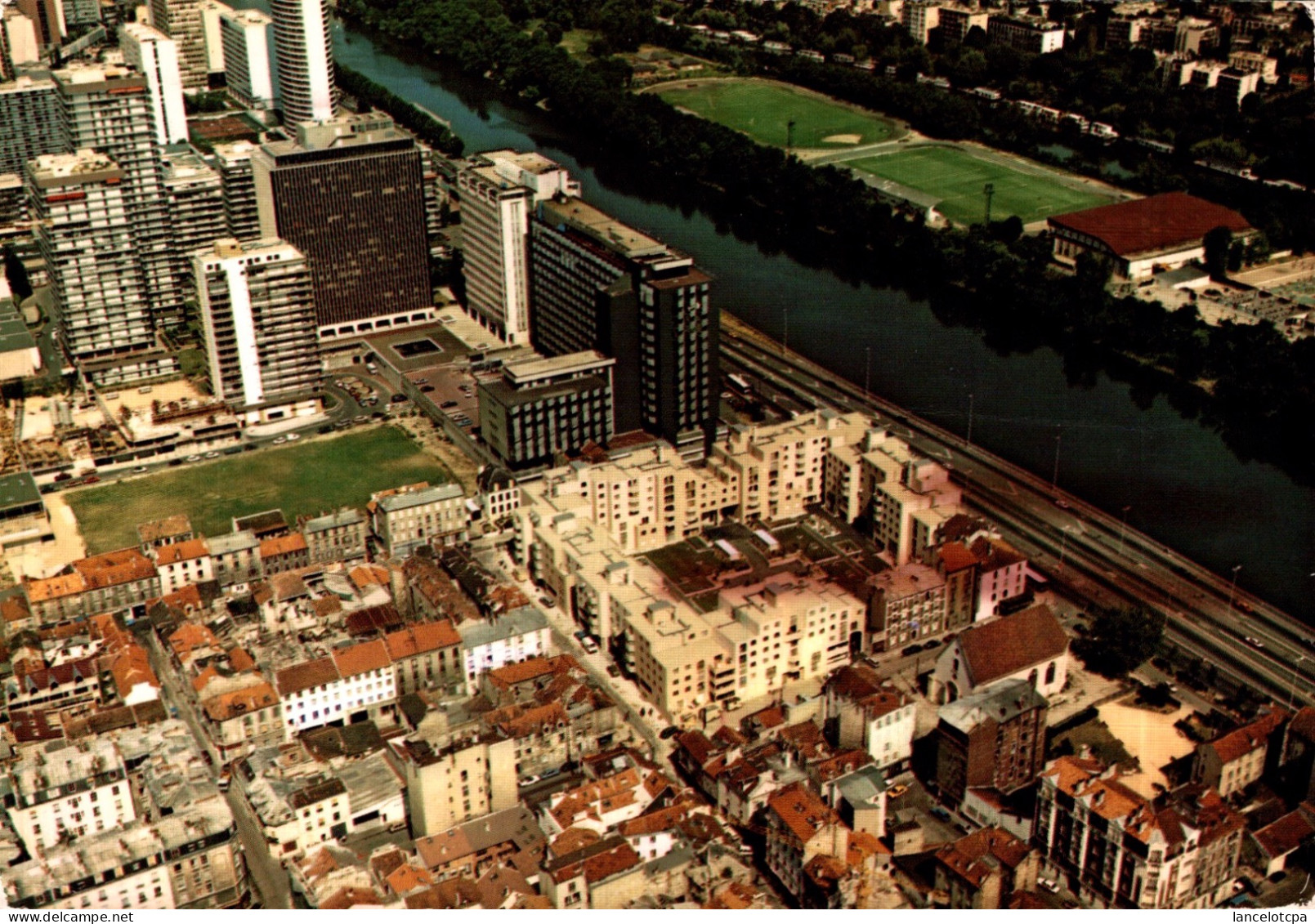 92 - PUTEAUX LA DEFENSE / LES BORDS DE SEINE - La Defense