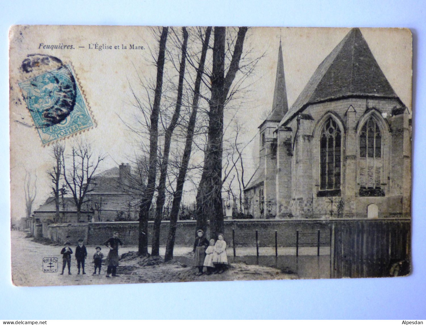 FEUQUIERES-EN-VIMEU. L'église Et La Mare - Feuquieres En Vimeu