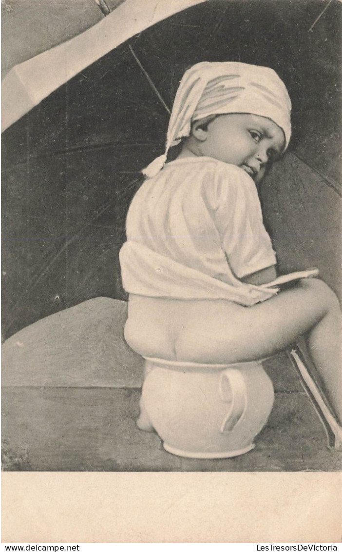 FANTAISIE - Bébé - Un Bébé Avec Parapluie - Vu De Dos Sur Un Pot - Carte Postale Ancienne - Babies