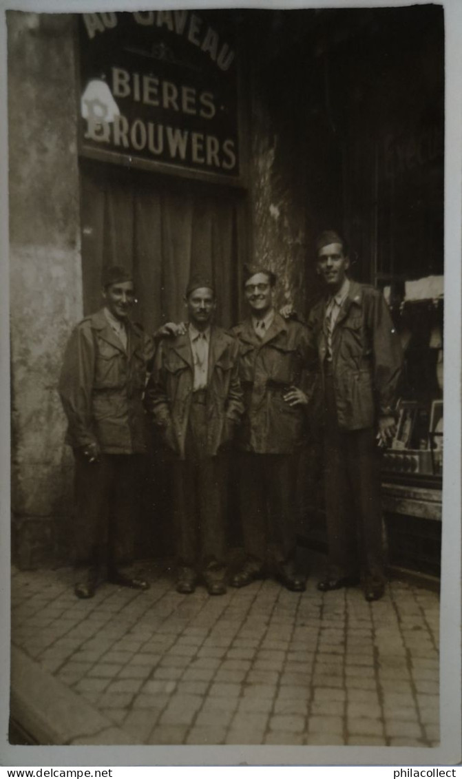 Liege - Luik? //. Onbekend Waar? Photo U. S A. Militairen In Gedateerd 30 - 08 - 1945 - Lüttich