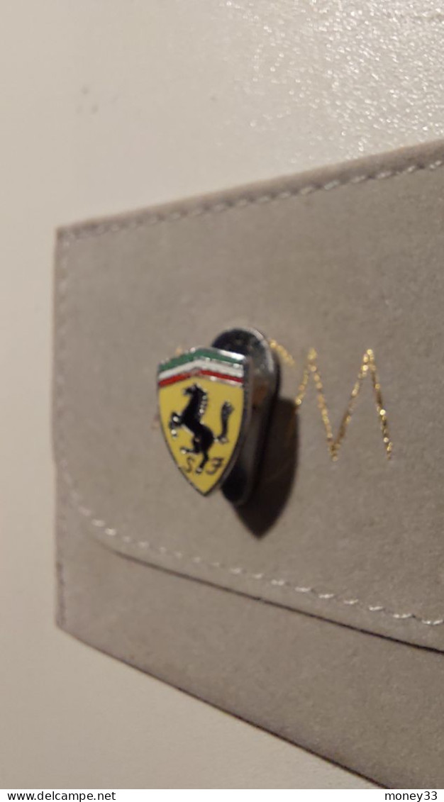 Boutonnière,badge,Lapel Pin Ferrari OMEA Milano Années 60 - Kleding, Souvenirs & Andere