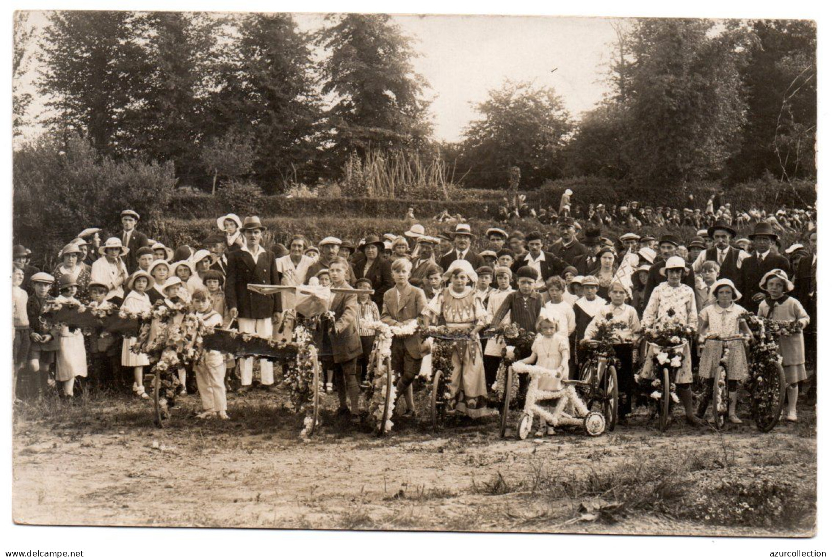 Groupe Avec Vélos Fleuris. Carte Photo Non Située. (62?, 76?, 80?) - Carnaval