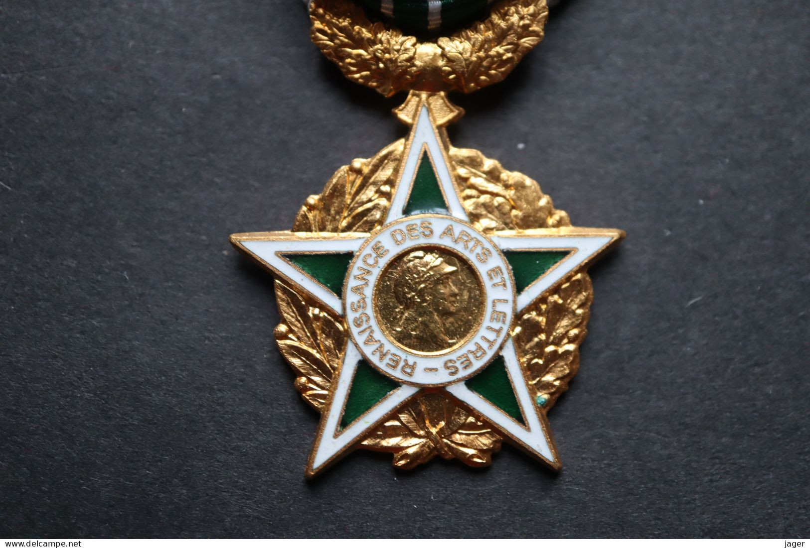 Officier   RENAISSANCE DES ARTS ET LETTRES  Médaille - Francia