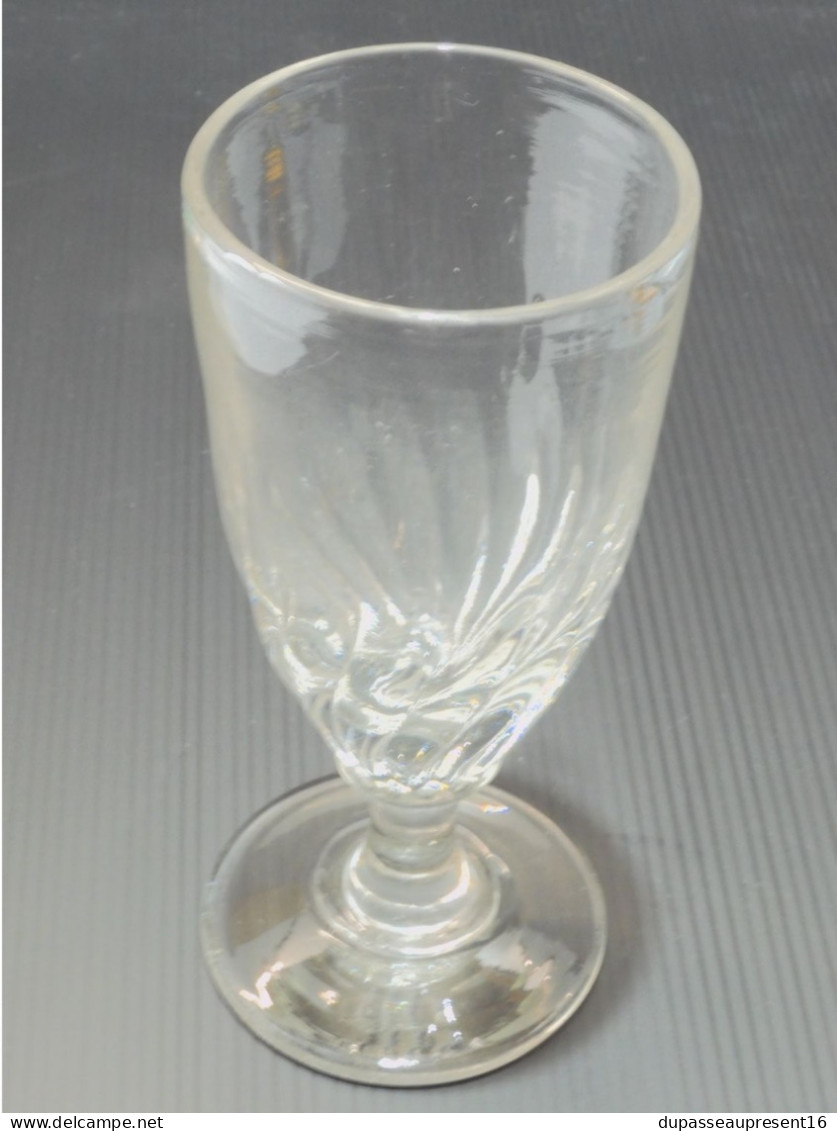 -ANCIEN VERRE A ABSINTHE En VERRE Mesure TORSADEE COLLECTION  ANCIEN BISTROT   E - Verre & Cristal