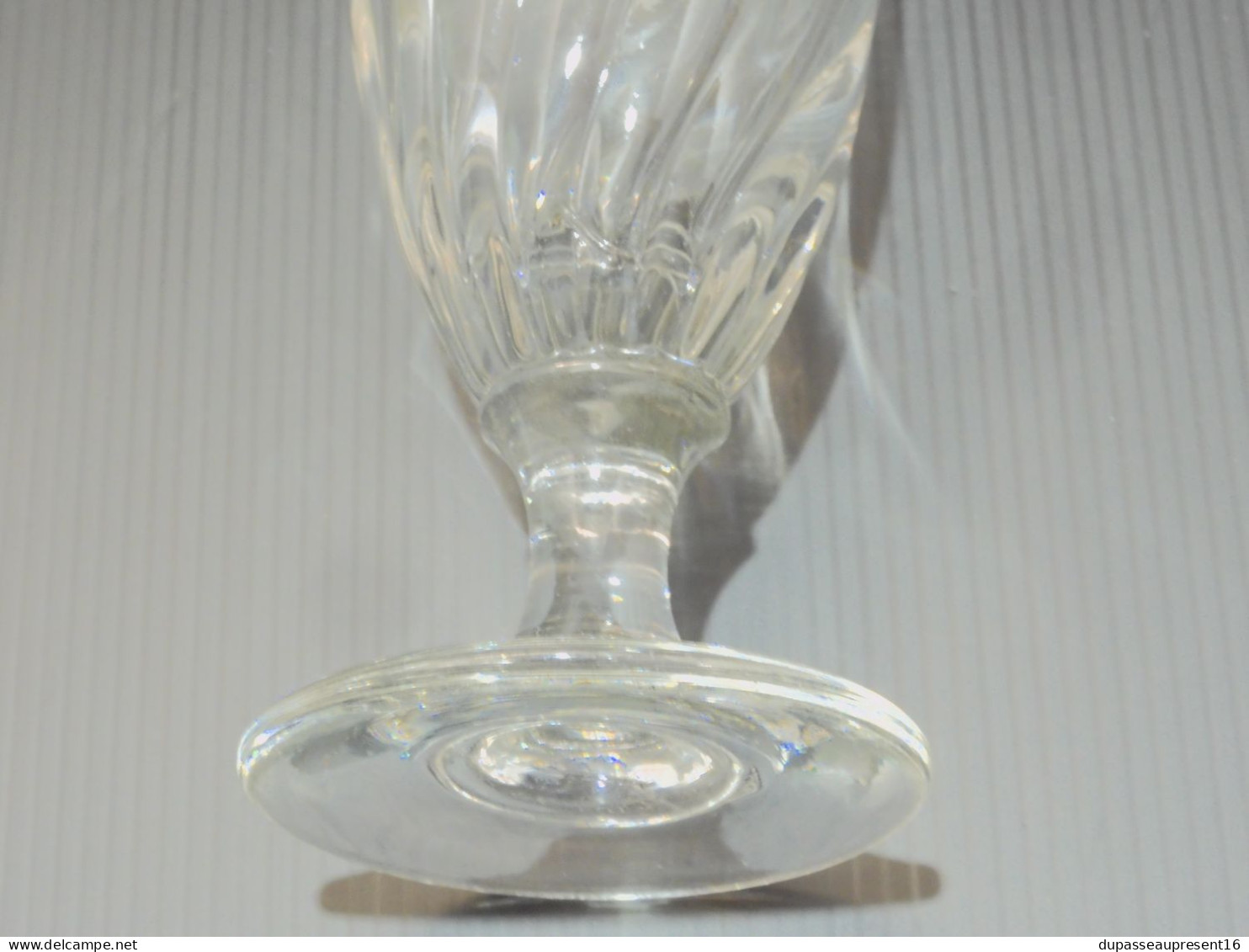 -ANCIEN VERRE A ABSINTHE en VERRE mesure TORSADEE COLLECTION  ANCIEN BISTROT   E