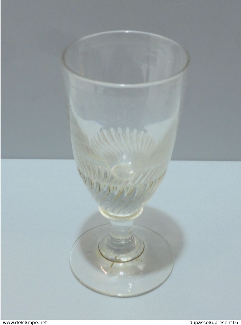 -ANCIEN VERRE A ABSINTHE En VERRE Mesure TORSADEE COLLECTION  ANCIEN BISTROT   E - Vidrio & Cristal