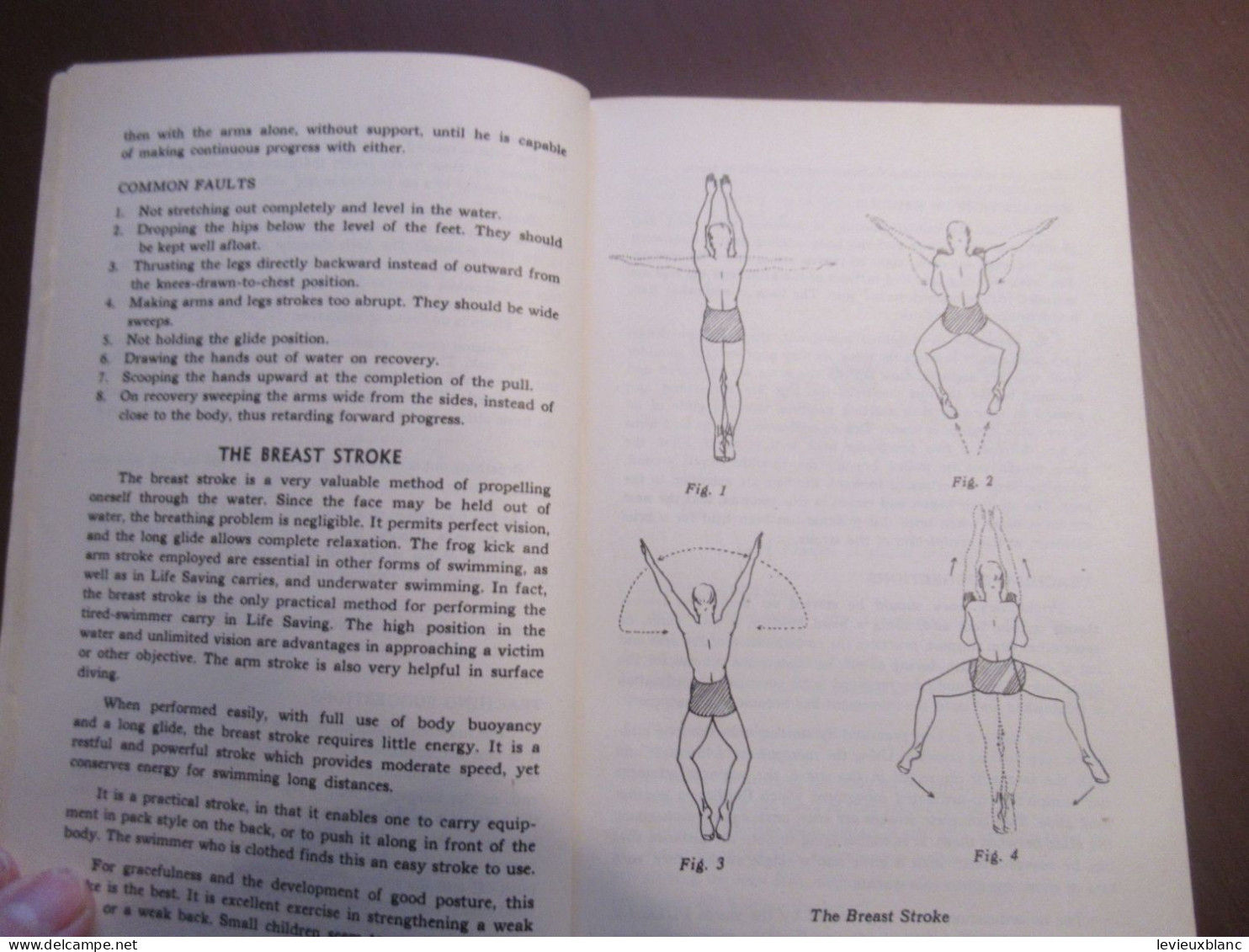 Manuel Canadien/Anglais/Swimming and  Water Safety Manual/The Canadian Red  Cross Society/1948   LIV215