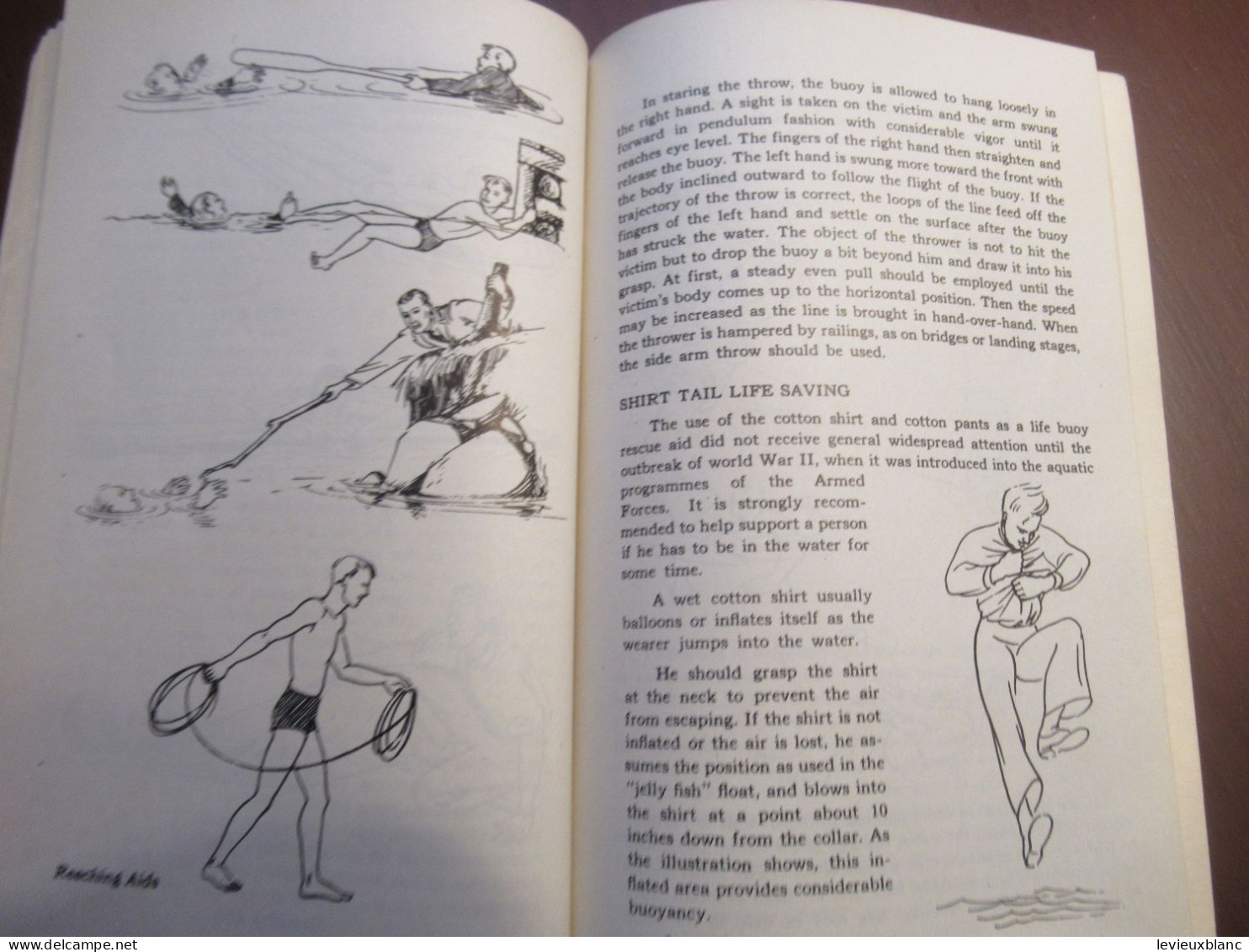 Manuel Canadien/Anglais/Swimming and  Water Safety Manual/The Canadian Red  Cross Society/1948   LIV215