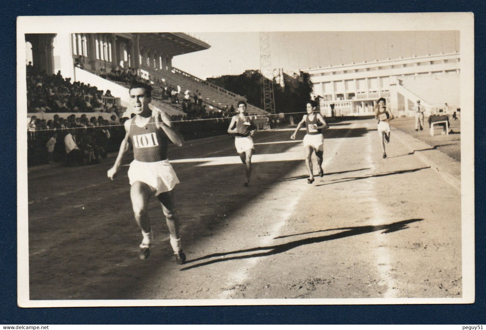 Egypte. Carte-photo. Arrivée D'une Course En 1952 ( 300 M En 42 " ? ). Texte à Traduire - To Identify