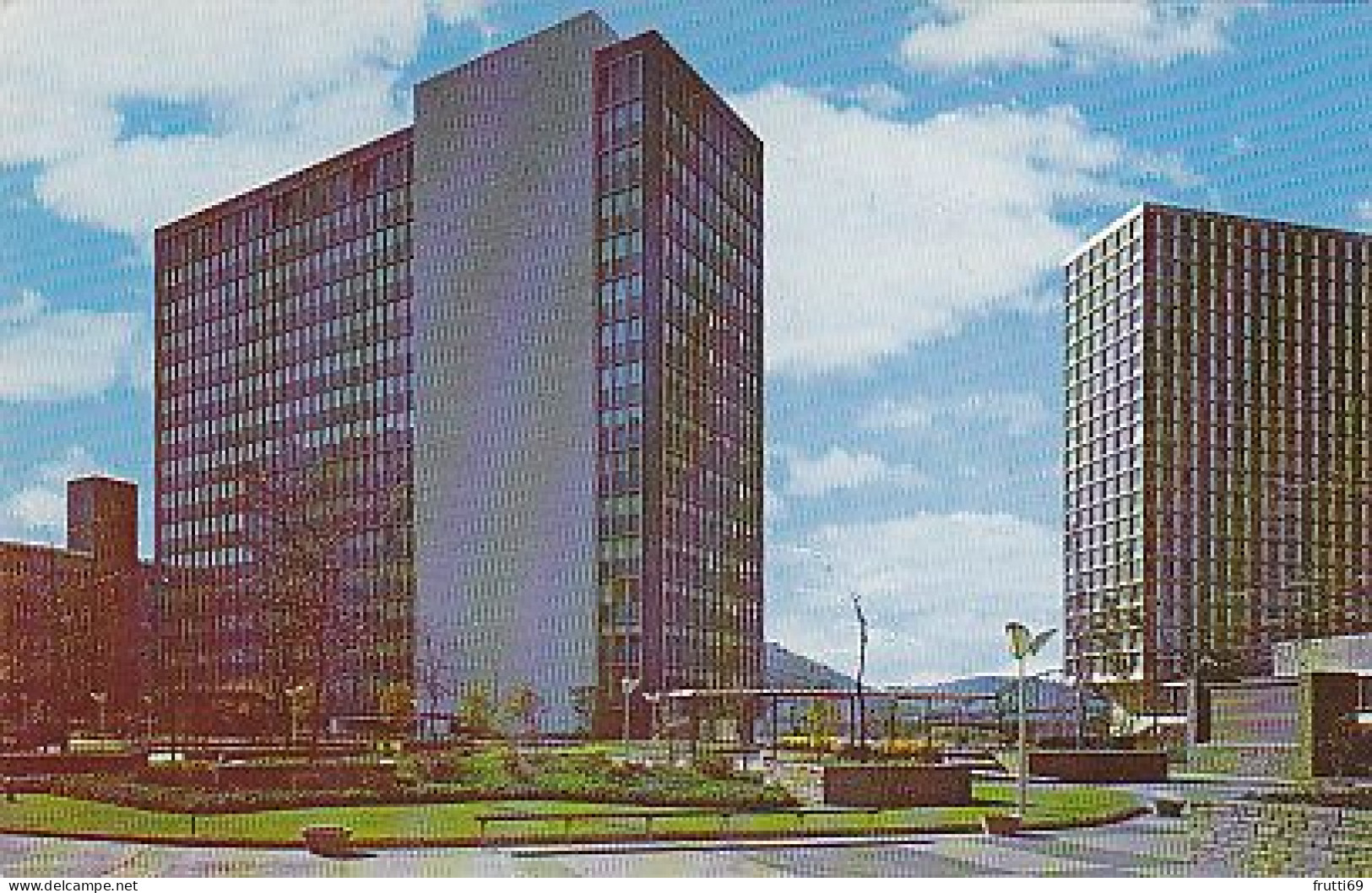 AK 193820 USA - Pennsylvania - Pittsburgh - State Building And A Portion Of The Hilton Hotel - Pittsburgh