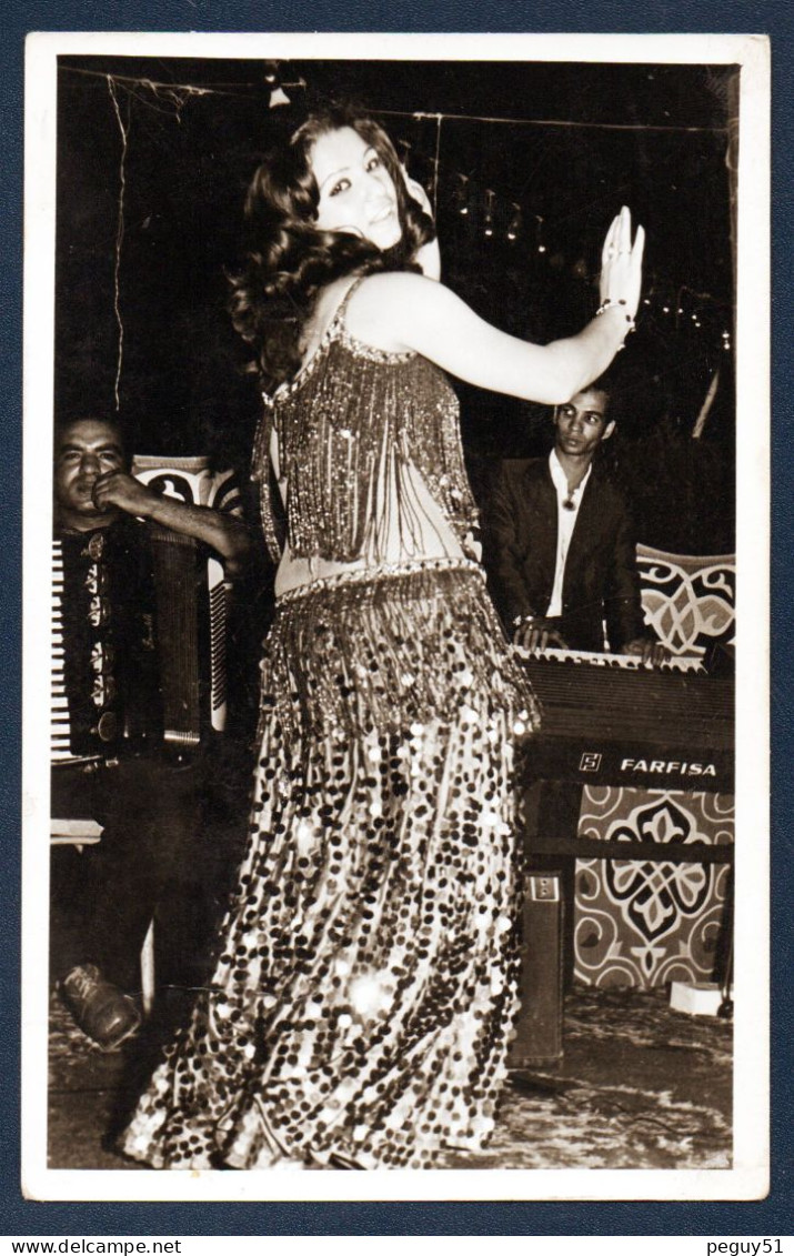 Egypte. Carte-photo. Jeune Danseuse De Cabaret. Piano Clavier Farfisa . A Identifier - To Identify