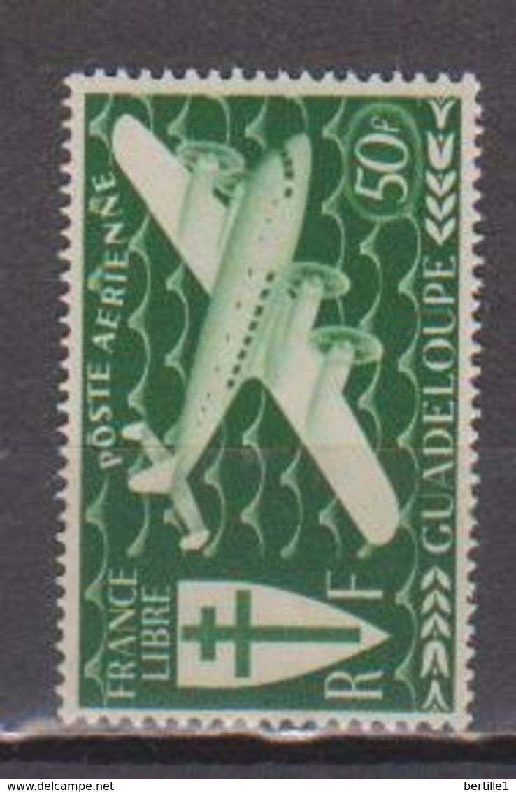 GUADELOUPE     N°  YVERT  :  PA 4    NEUF AVEC  CHARNIERES      ( Ch  2/09  ) - Airmail