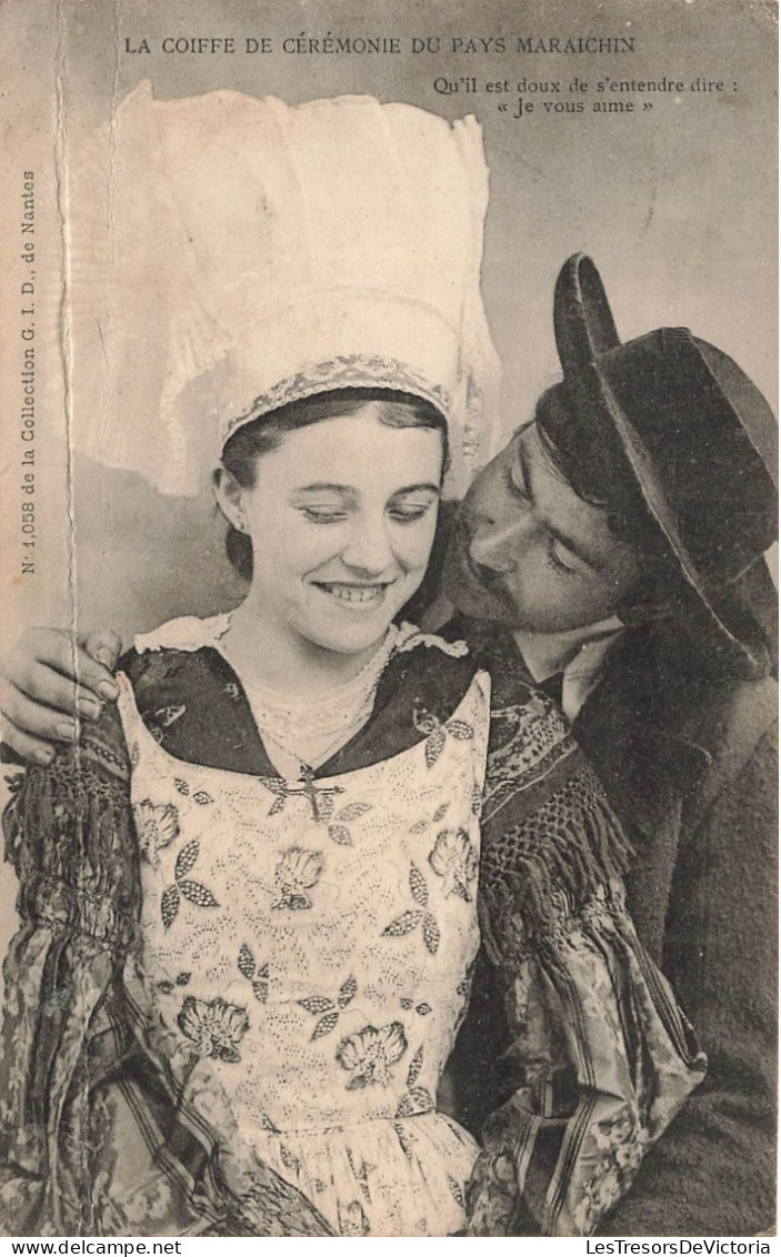 FOLKLORE - Costumes - La Coiffe De Cérémonie Du Pays Maraîchin - Couple - Carte Postale Ancienne - Autres & Non Classés