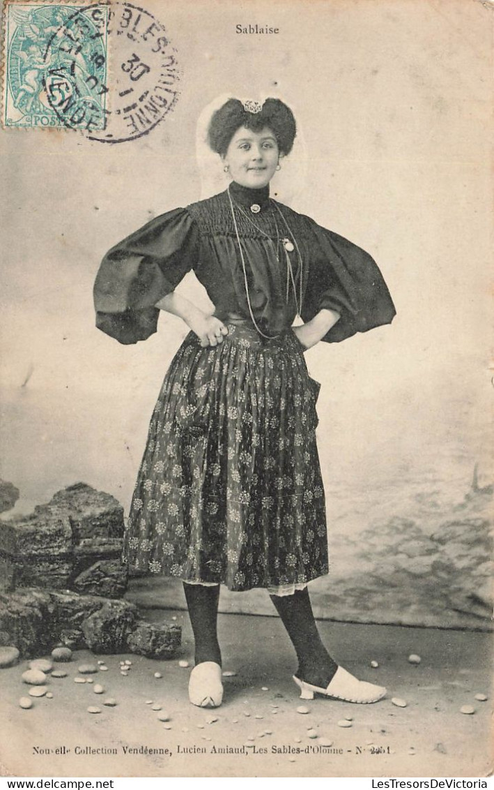 FOLKLORE - Costumes - Jeune Sablaise - Carte Postale Ancienne - Trachten