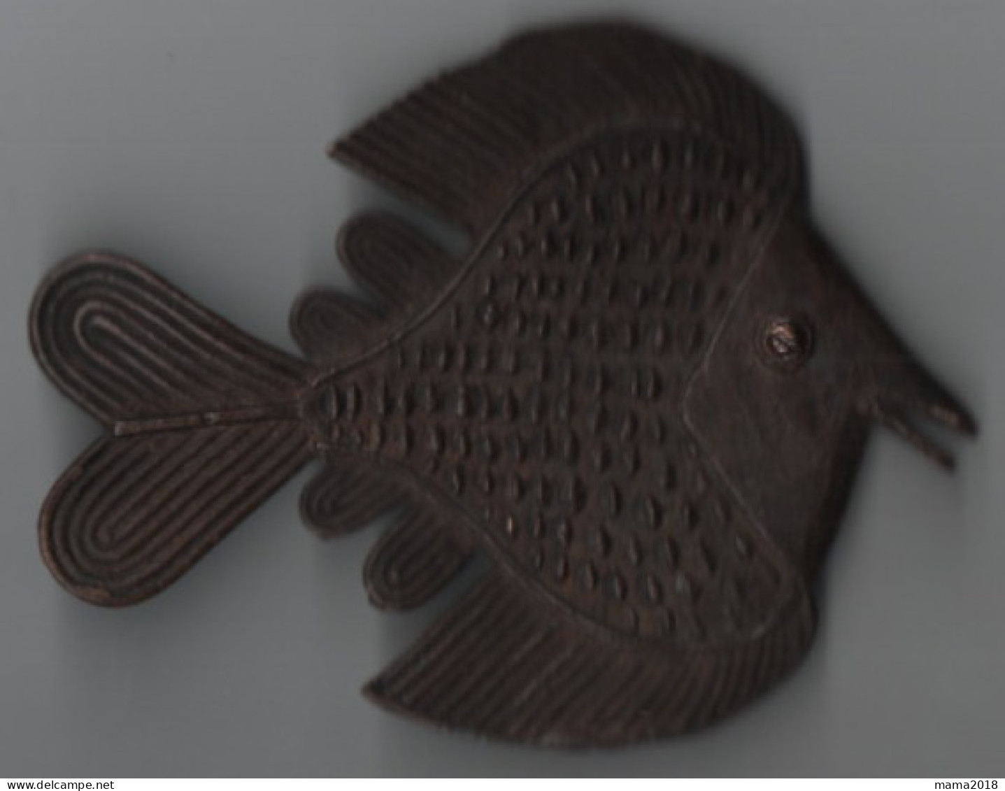 Presse Papier Poisson En  Bronze  Africain  10 Cm X  8.5 Cm - Bronzes