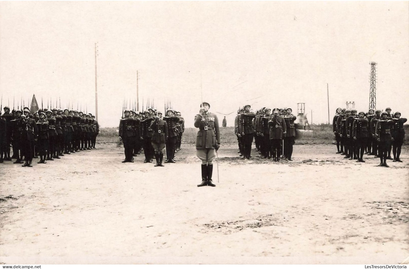 MILITARIA - Soldats En Formation - Carte Postale Ancienne - Barracks