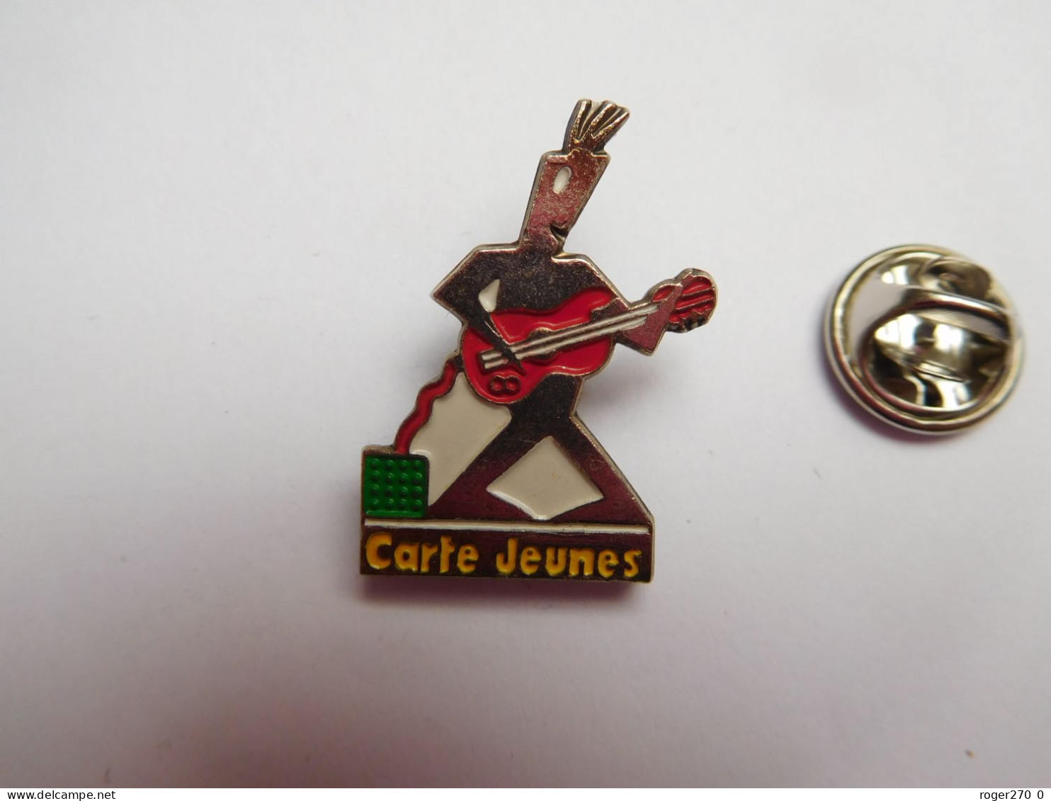 Beau Pin's , Banque , Carte Jeunes , Guitare - Banques