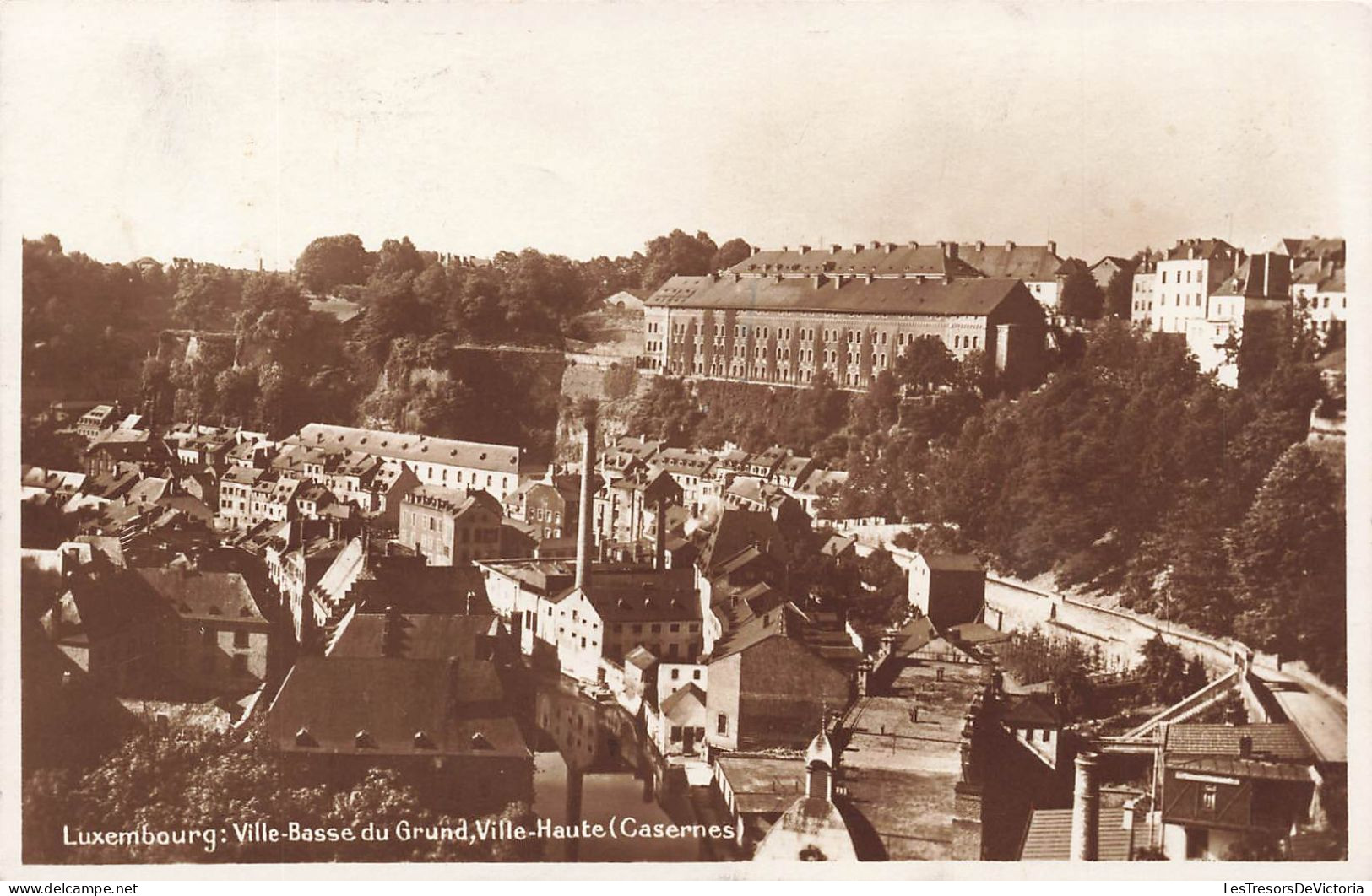 LUXEMBOURG - Ville Basse Du Grund - Ville Haute (Casernes) - Carte Postale Ancienne - Luxemburg - Town
