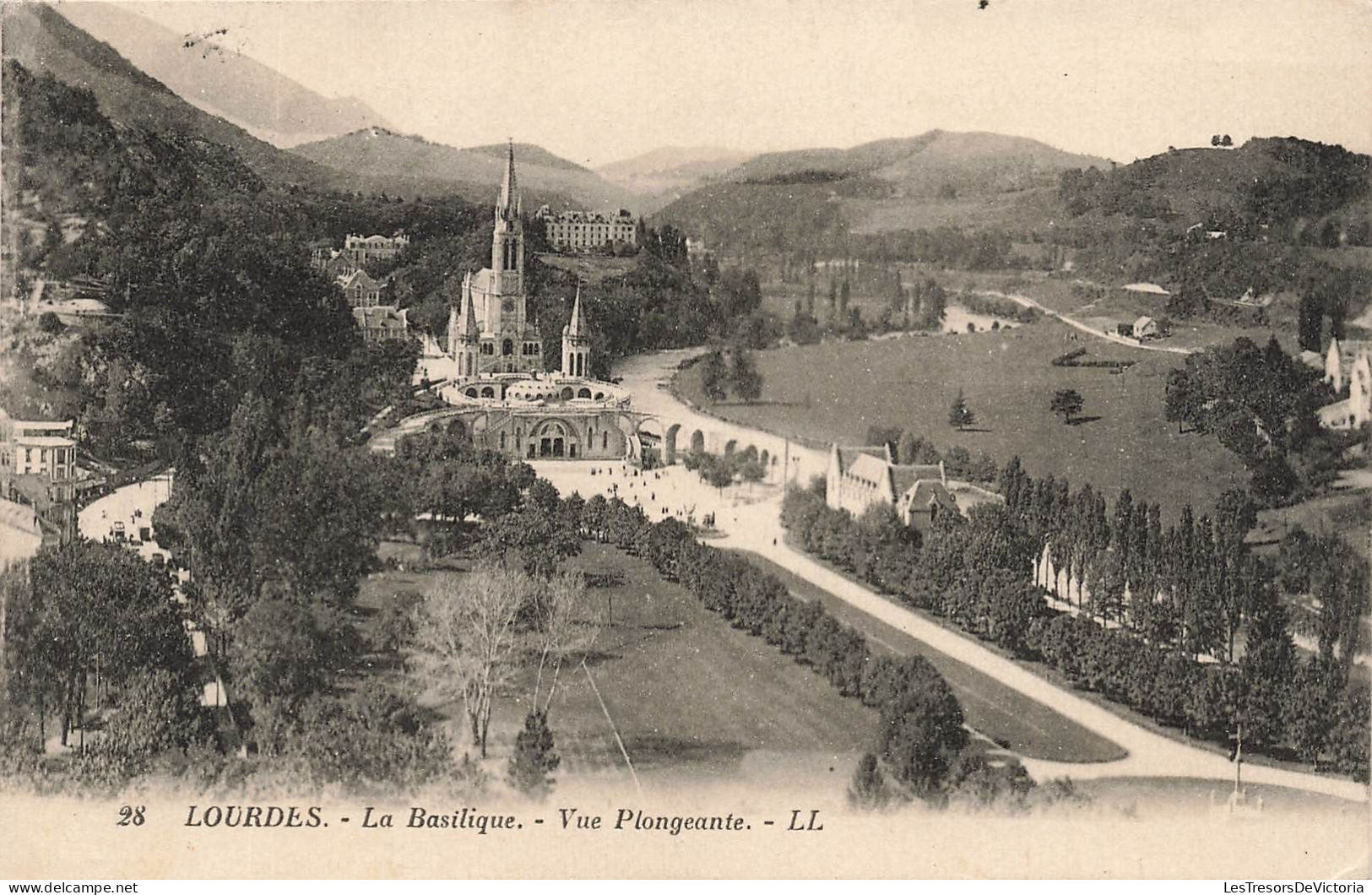FRANCE - Lourdes - La Basilique - Vue Plongeonte - LL - Carte Postale Ancienne - Lourdes