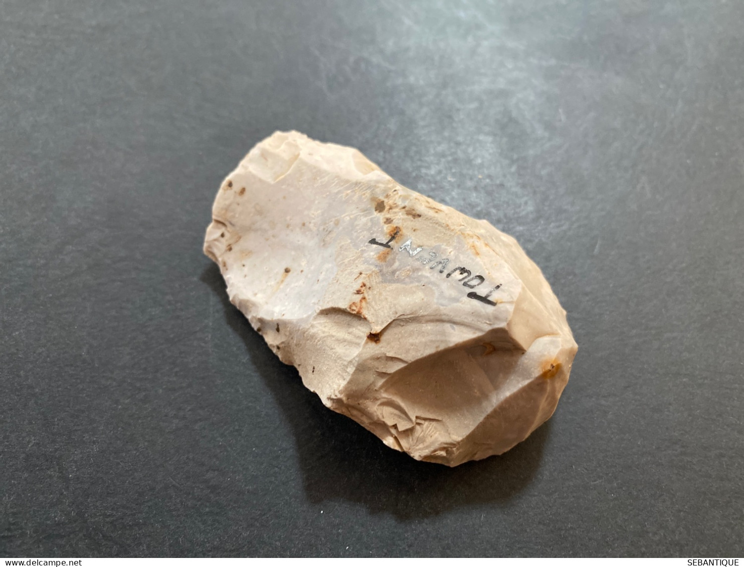 L17 Silex Grattoir Trouvée à Touvent  (Oise) Longueur 7 Cm Néolithique - Archaeology