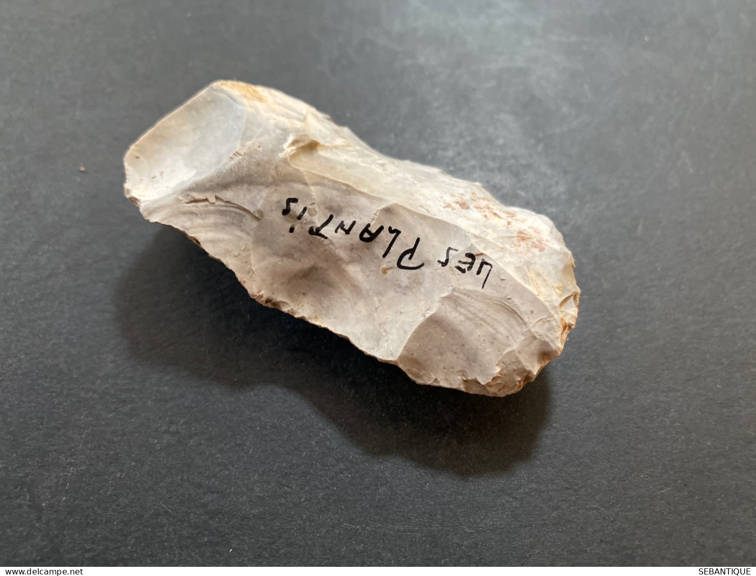 L22 Silex Burin Trouvé à Les Plantis (Oise) Longueur 7 Cm Néolithique - Archéologie