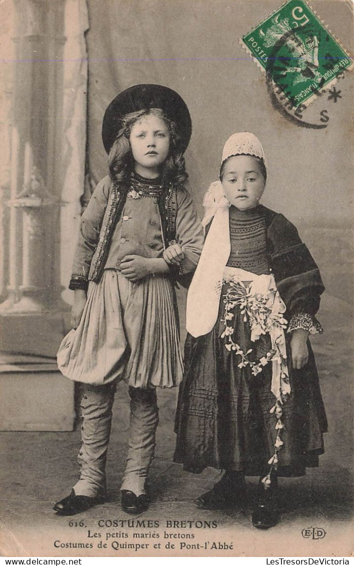 FOLKLORE - Costumes Bretons - Les Petits Mariés Bretons - Costumes De Quimper - Carte Postale Ancienne - Trachten