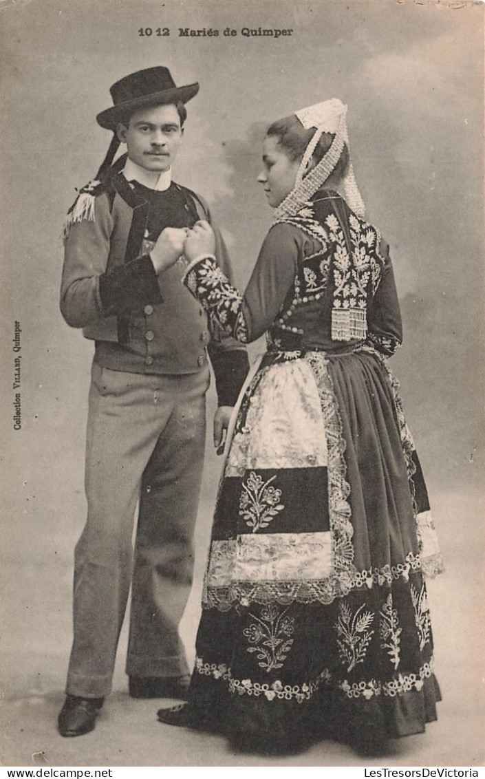 FOLKLORE - Costumes - Les Mariés De Quimper - Carte Postale Ancienne - Costumes