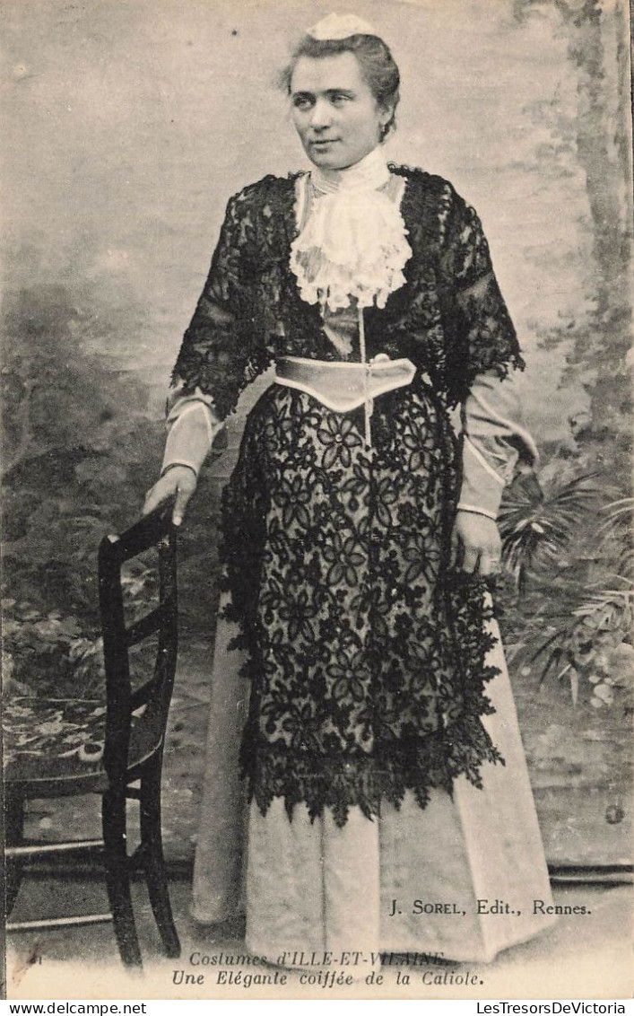 FOLKLORE - Costumes D'Ille Et Vilaine - Une  élégante Coiffée De La Caliole - Carte Postale Ancienne - Costumes
