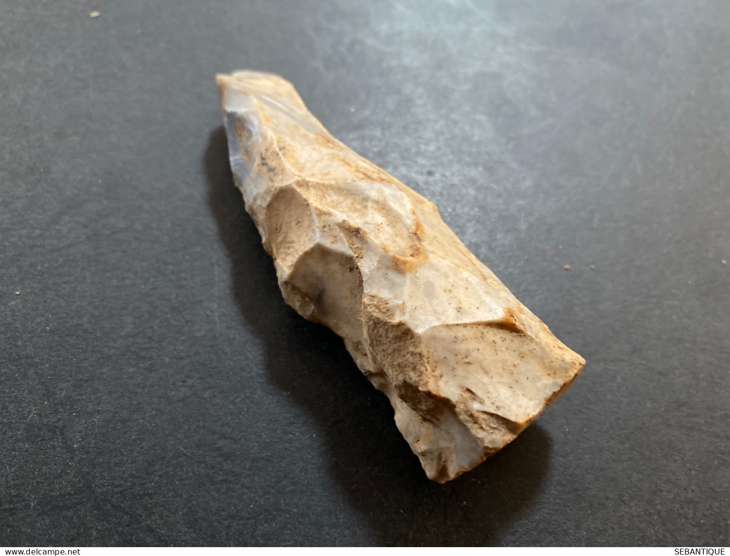 L29 Silex Burin Trouvé à Troussencourt (Oise ) Longueur 10 Cm Néolithique - Arqueología
