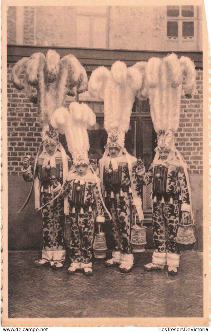 BELGIQUE - Binche - Carnaval De Binche - Un Groupe De Gilles En Grande Tenue - Carte Postale Ancienne - Binche