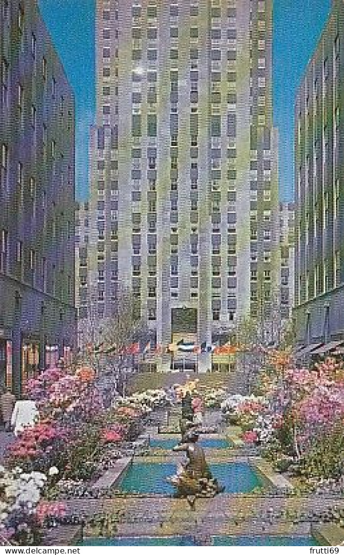 AK 193926 USA - New York City - The Channel Gardens At Rockefeller Center - Parcs & Jardins