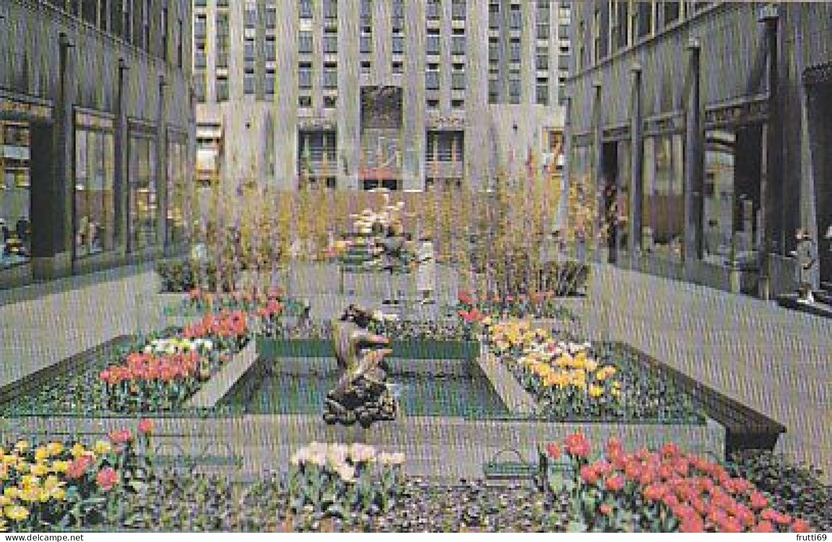 AK 193927 USA - New York City - The Channel Gardens At Rockefeller Center - Parques & Jardines