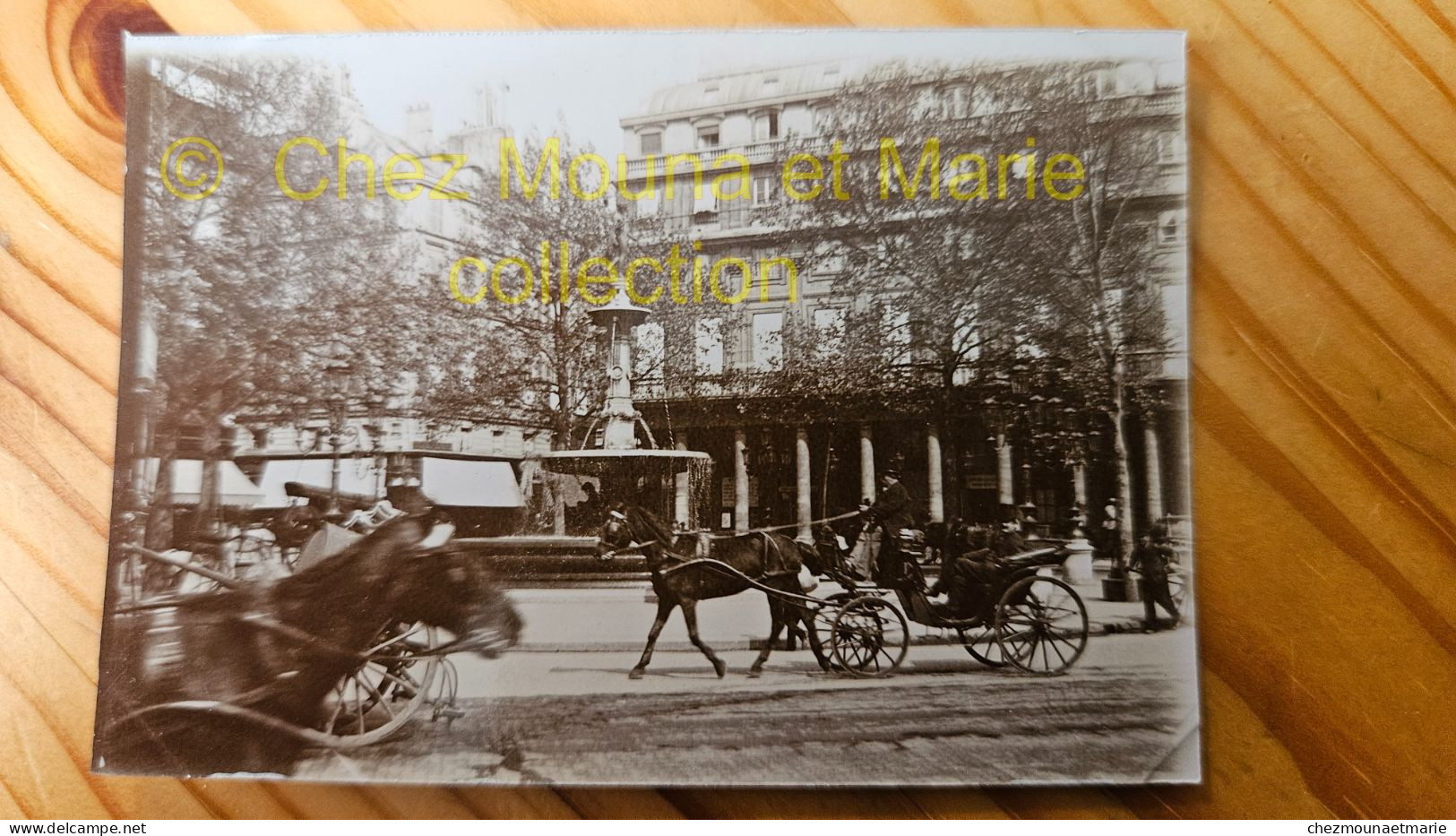 17 - PARIS 1896 - PLACE DU THEATRE FRANCAIS - PHOTO 8.5X6 CM - Antiche (ante 1900)