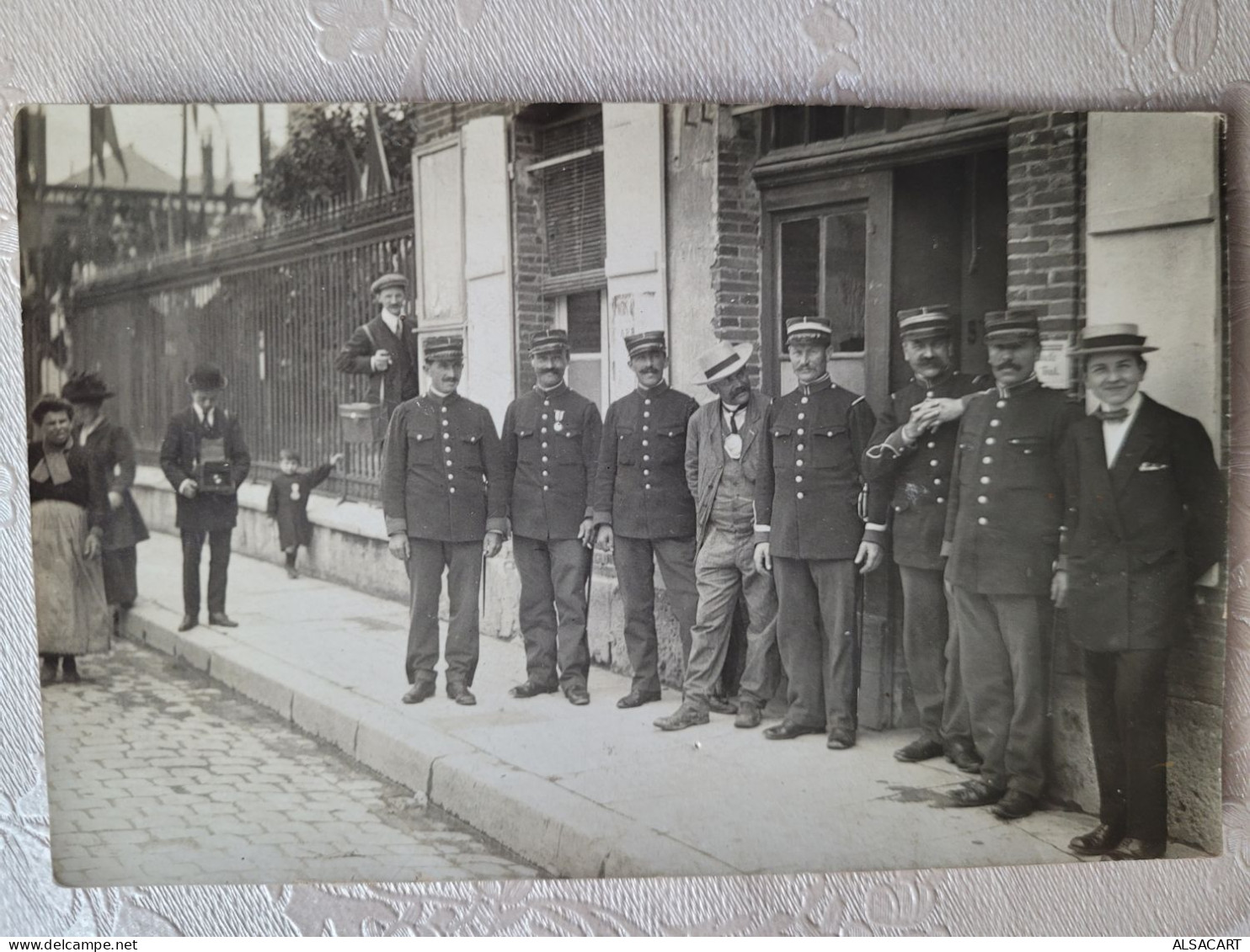 Cartes Photo ,  Groupe De Gendarmes - Te Identificeren