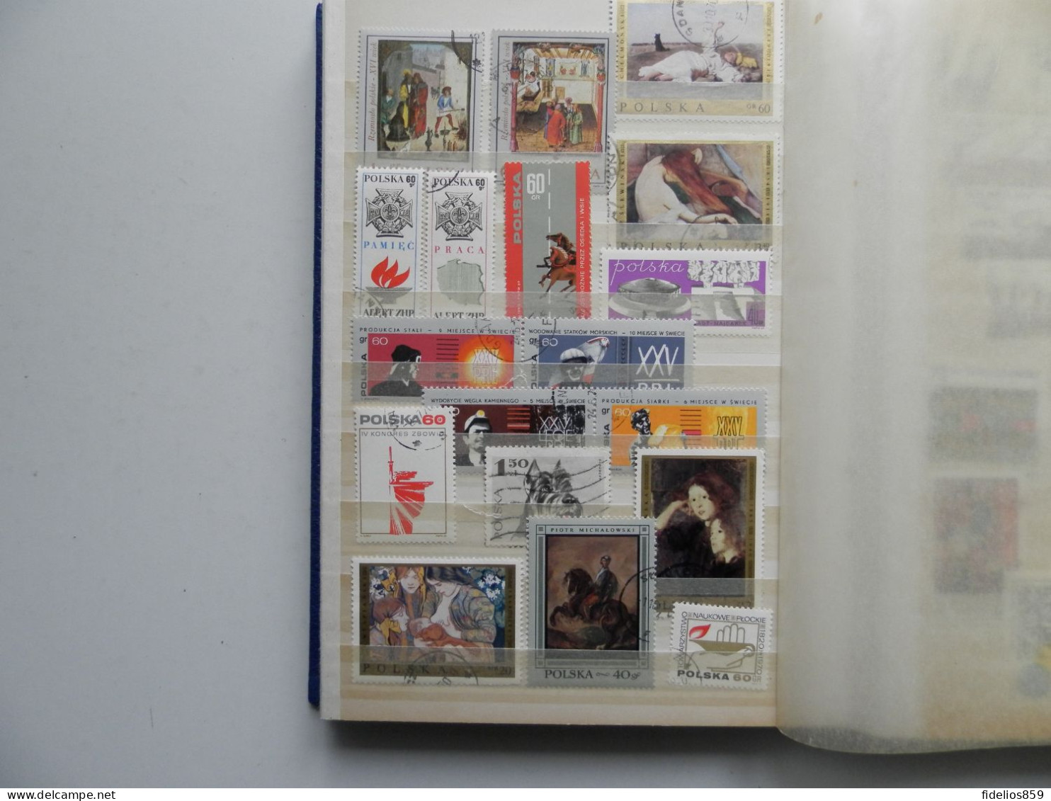 POLOGNE : COLLECTION DE 800 DIFFERENTS TOUTES PERIODES TTB EN CLASSEUR LEUCHTTURM VOIR LES PHOTOS